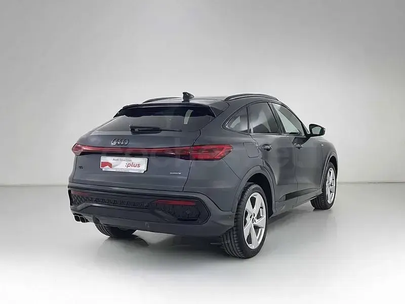 Usado Audi Q5 Sportback Ambiente 204 CV (150 kW) 2025 Gris SUV