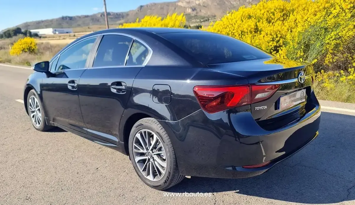 Usado Toyota Avensis Executive 143 CV (105 kW) 2016 Negro Berlina