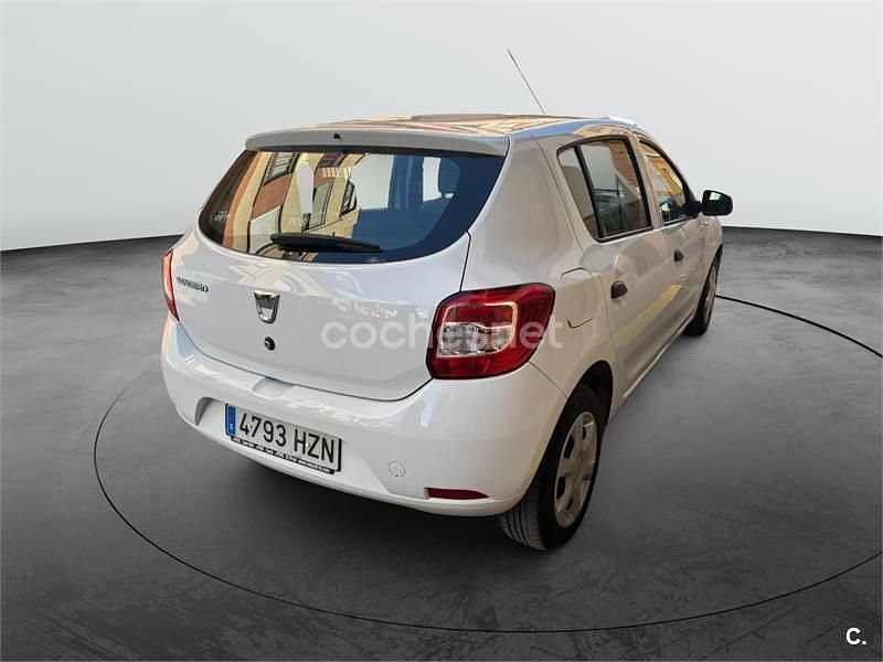 Usado Dacia Sandero Lauréate 75 CV (55 kW) 2014 Blanco Berlina