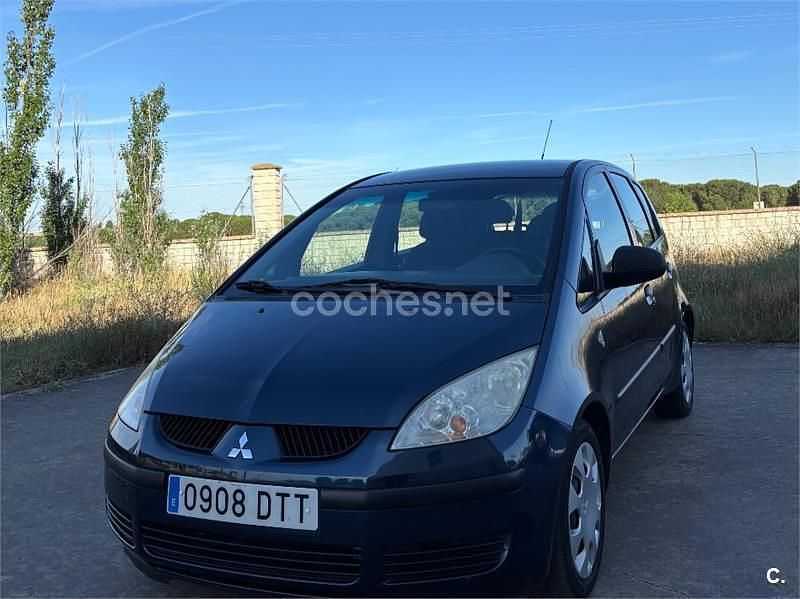 Usado Mitsubishi Colt Invite 75 CV (55 kW) 2005 Azul Monovolumen