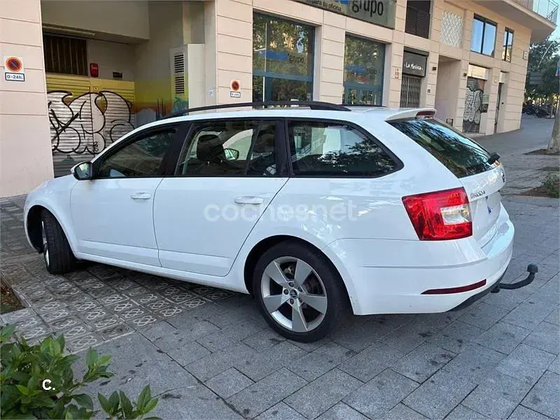 Usado Skoda Octavia Style 110 CV (80 kW) 2017 Blanco Familiar