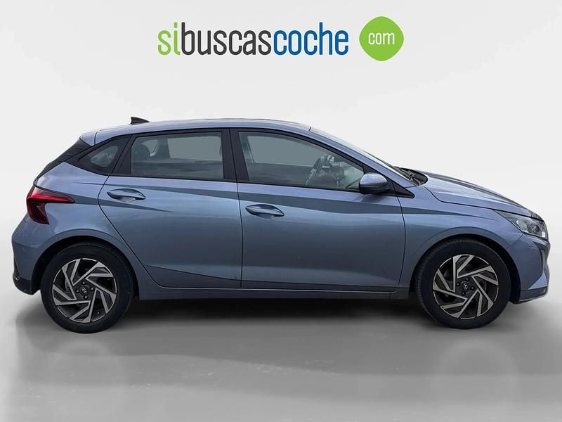 Usado Hyundai i20 100 CV (73 kW) 2023 Gris/plata Utilitario