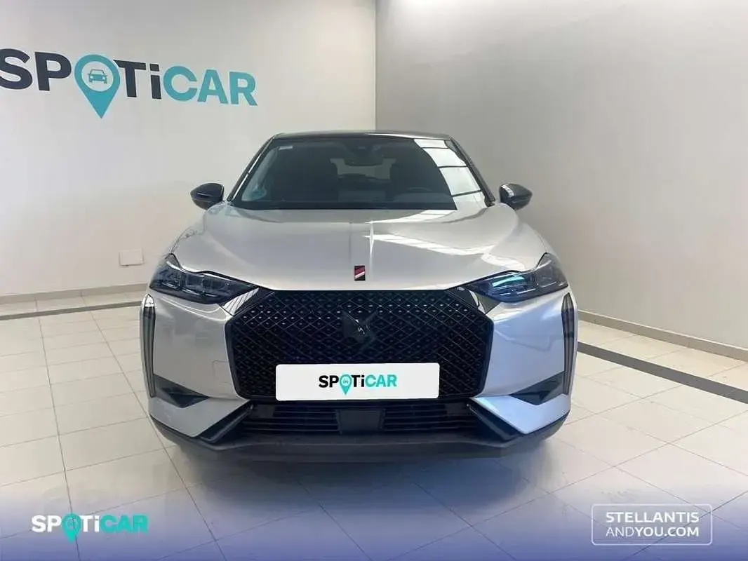 Usado DS Automobiles DS3 Crossback Performance 131 CV (96 kW) 2024 Gris SUV