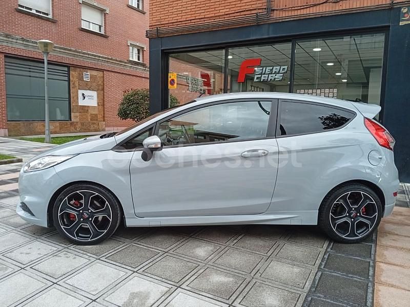 Usado Ford Fiesta ST 200 CV (147 kW) 2016 Gris / plata Berlina