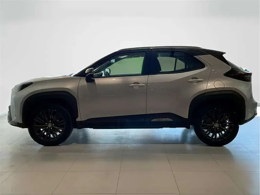Usado Toyota Yaris Cross 116 CV (85 kW) 2021 Bitono gris ágata SUV