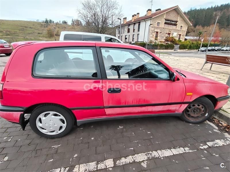 Usado Nissan Sunny 102 CV (75 kW) 1994 Rojo Berlina