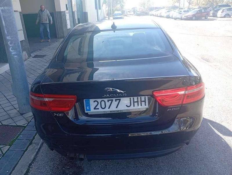 Usado Jaguar XE Pure 179 CV (131 kW) 2016 Negro Berlina