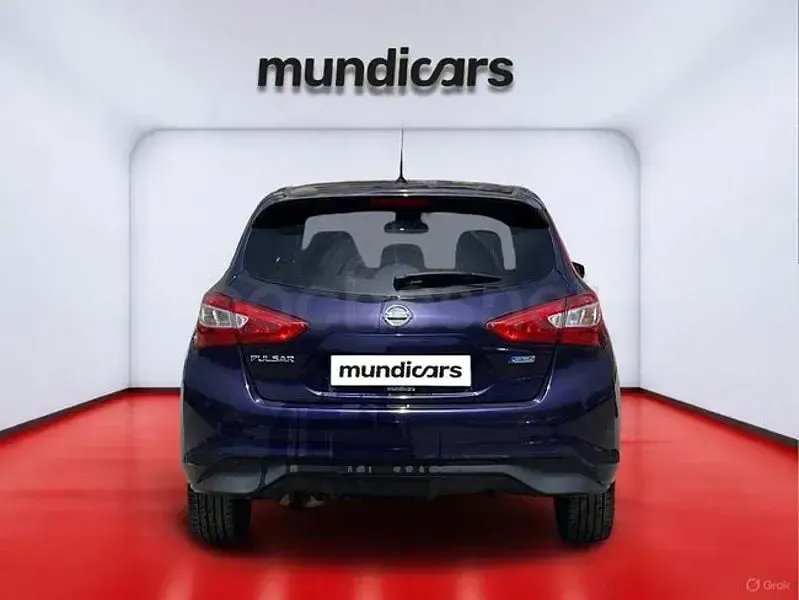 Usado Nissan Pulsar Tekna 110 CV (80 kW) 2016 Violeta / lila Utilitario