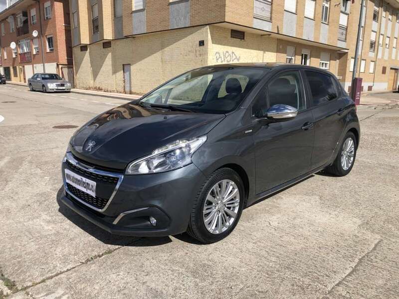 Usado Peugeot 208 Style 82 CV (60 kW) 2017 Gris Utilitario