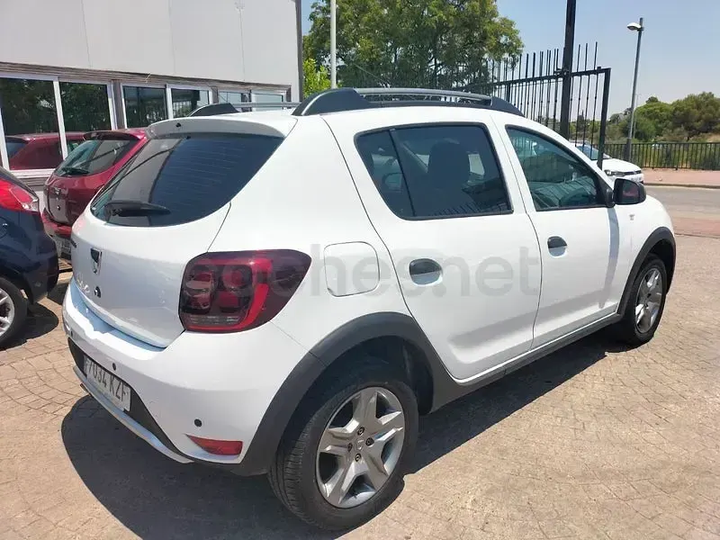 Usado Dacia Sandero Comfort 90 CV (66 kW) 2019 Blanco Berlina