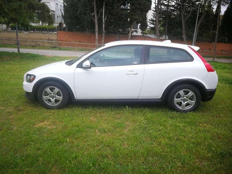 Usado Volvo C30 Drive Kinetic 114 CV (83 kW) 2010 Blanco Utilitario