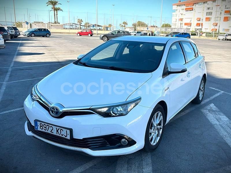 Blanco Usado 2017 Toyota Auris Hybrid Advance Berlina | 12.990 € (Buen precio) - Imagen 1/4
