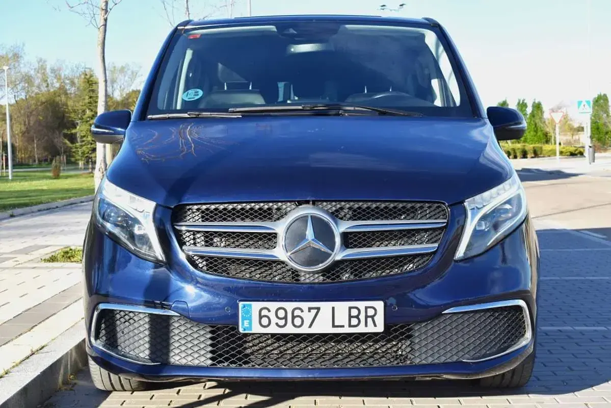 Käytetty Mercedes V300 Avantgarde 239 HP (175 kW) 2019 Sininen Tila-auto