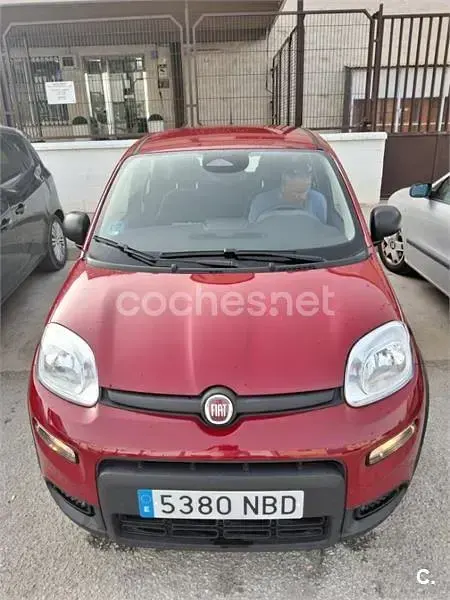 Usado Fiat Panda 70 CV (51 kW) 2025 Rojo Utilitario
