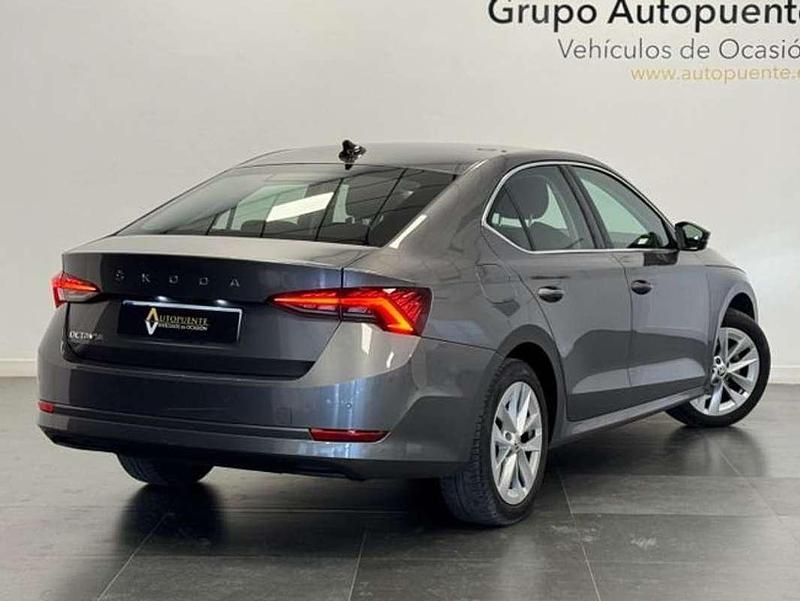 Usado Skoda Octavia Ambition 150 CV (110 kW) 2023 Gris Berlina