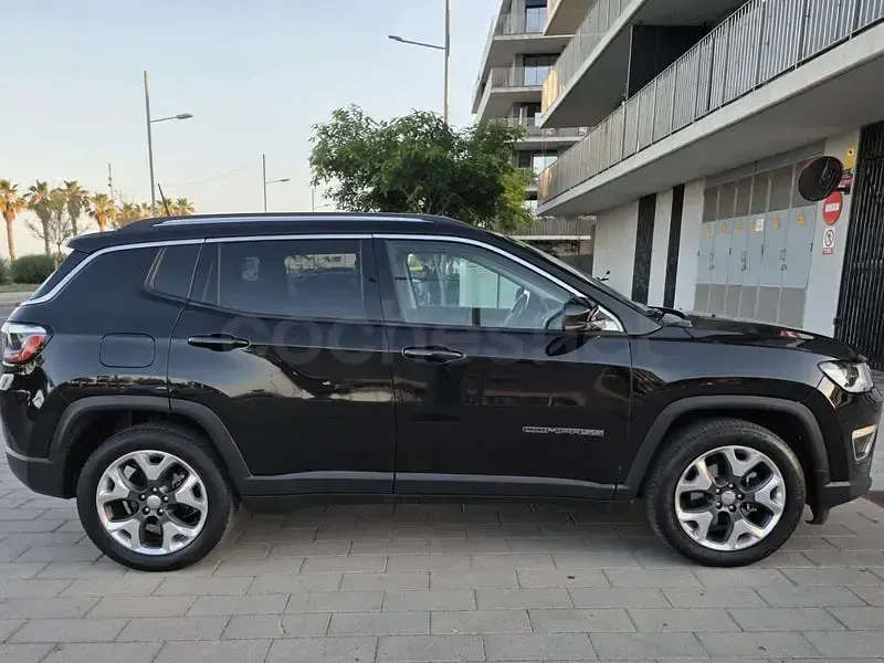 Usado Jeep Compass Limited 120 CV (88 kW) 2018 Negro SUV