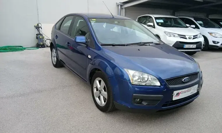 Usado Ford Focus Ghia 116 CV (85 kW) 2007 Azul Monovolumen