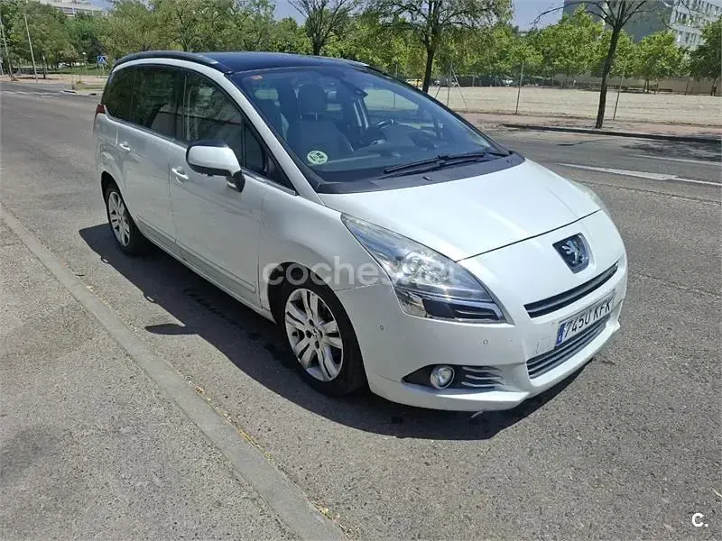 Usado Peugeot 5008 Premium 112 CV (82 kW) 2012 Blanco Monovolumen