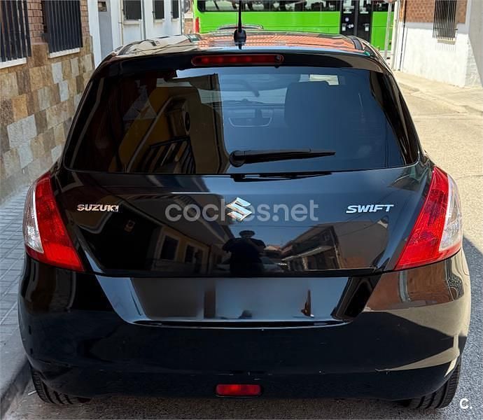 Negro Usado 2011 Suzuki Swift GLX Berlina | 9400 € (Precio justo) - Imagen 1/4