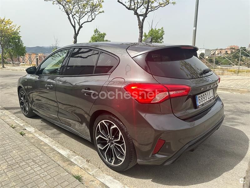 Usado Ford Focus ST-Line 125 CV (91 kW) 2020 Gris / plata Berlina