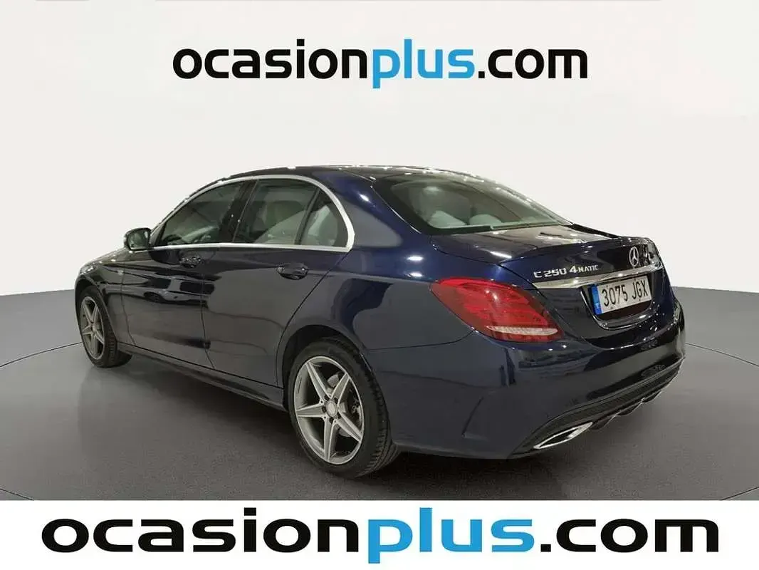 Usado Mercedes C250 AMG line 204 CV (150 kW) 2015 Azul Berlina