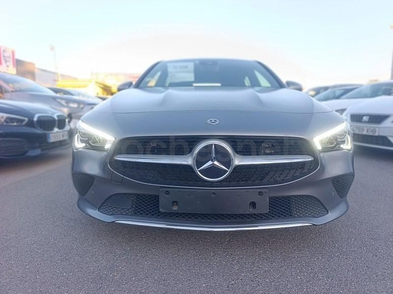 Usado Mercedes CLA200 Shooting Brake 150 CV (110 kW) 2022 Gris / plata Familiar