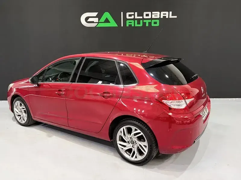 Usado Citroën C4 92 CV (67 kW) 2013 Granate Berlina