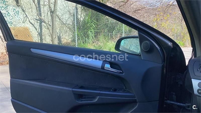 Usado Opel Astra GTC Enjoy 105 CV (77 kW) 2005 Negro Berlina