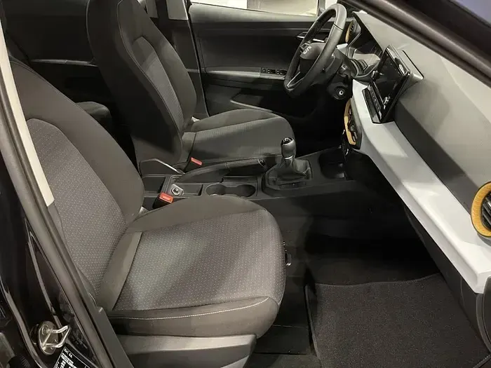 Usado Seat Arona Style 115 CV (84 kW) 2025 Gris SUV