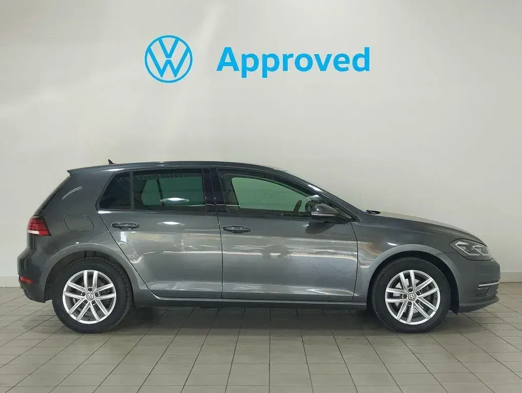 Usado VW Golf VII Advance 125 CV (91 kW) 2018 Gris Utilitario