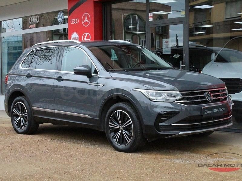 Usado VW Tiguan R-line 150 CV (110 kW) 2022 Gris / plata SUV
