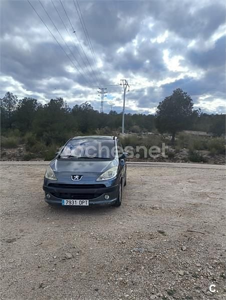 Gris / plata Usado 2005 Peugeot 1007 Utilitario | 2000 € (Buen precio) - Imagen 1/4