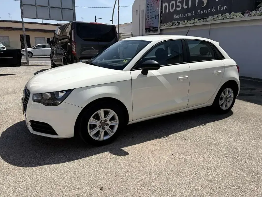Usado Audi A1 Sportback Attraction 86 CV (63 kW) 2012 Blanco Utilitario