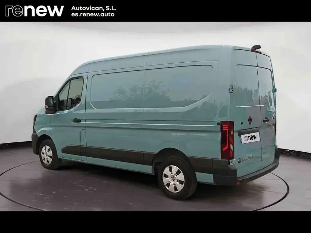 Usado Renault Master 145 CV (106 kW) 2025 Verde Monovolumen