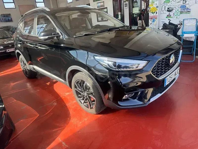 Usado MG ZS Luxury 111 CV (81 kW) 2023 Negro SUV