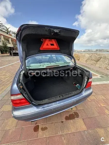 Usado Mercedes CLK230 Avantgarde 193 CV (141 kW) 1999 Violeta / lila Coupe