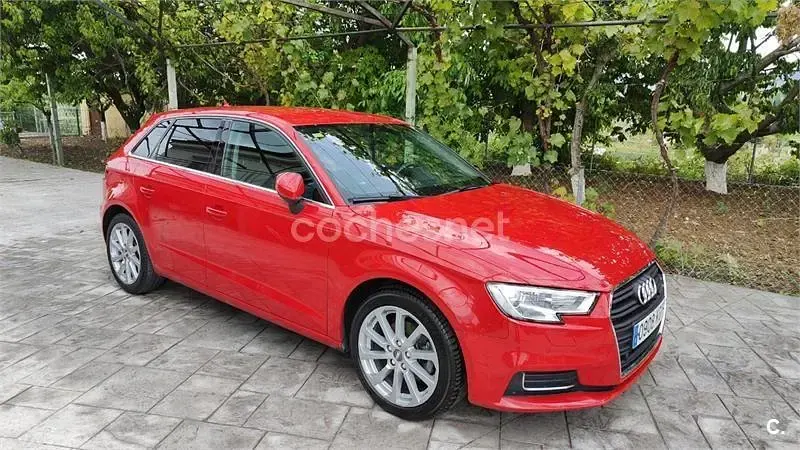 Usado Audi A3 Sport 116 CV (85 kW) 2018 Rojo Berlina