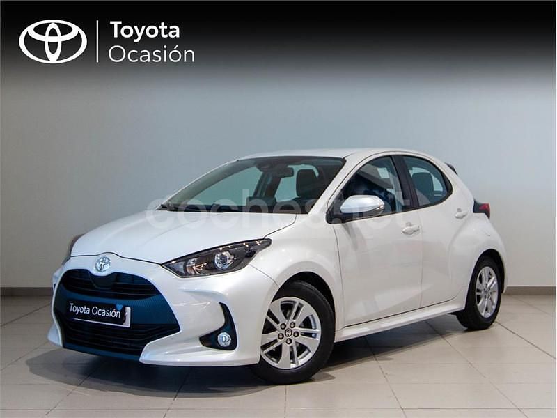 Blanco Usado 2021 Toyota Yaris Berlina | 16.490 € (Precio justo) - Imagen 1/4