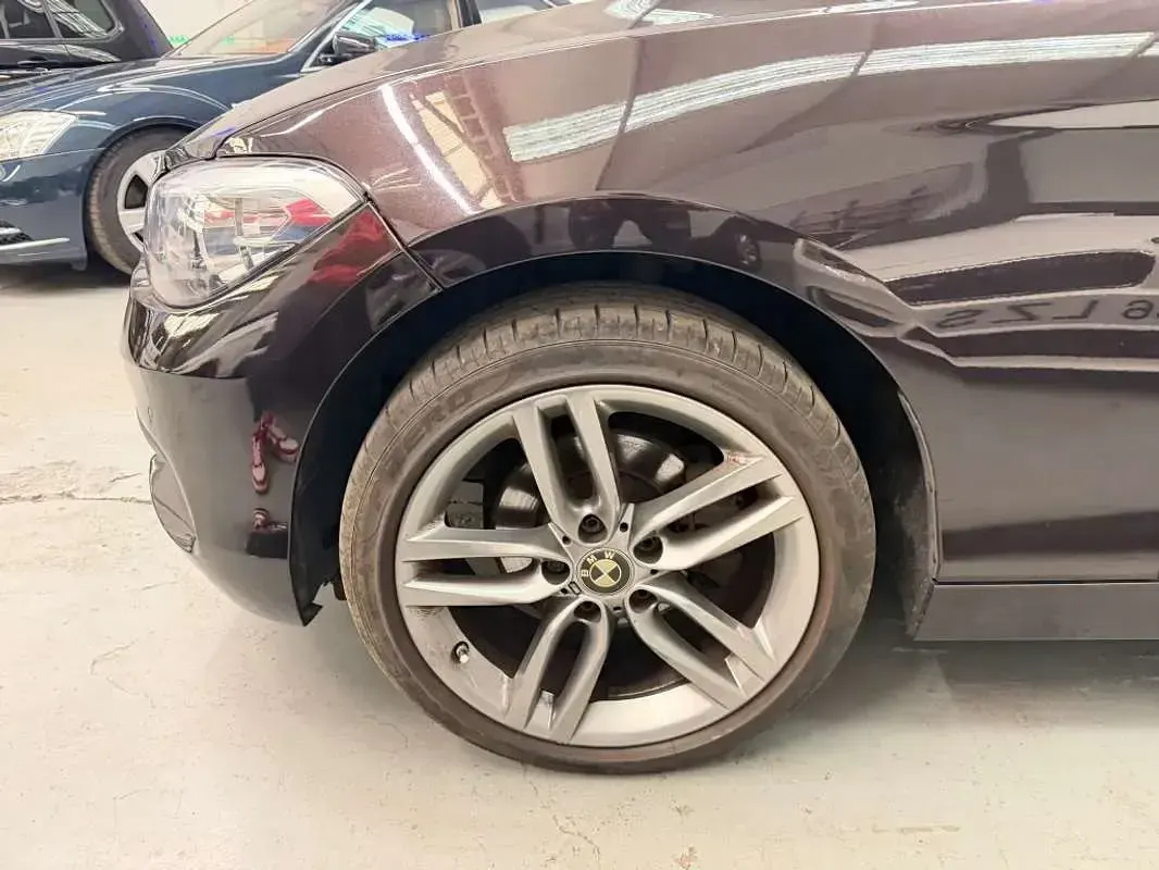 Usado BMW 118 Comfort Edition 150 CV (110 kW) 2017 Marrón Utilitario