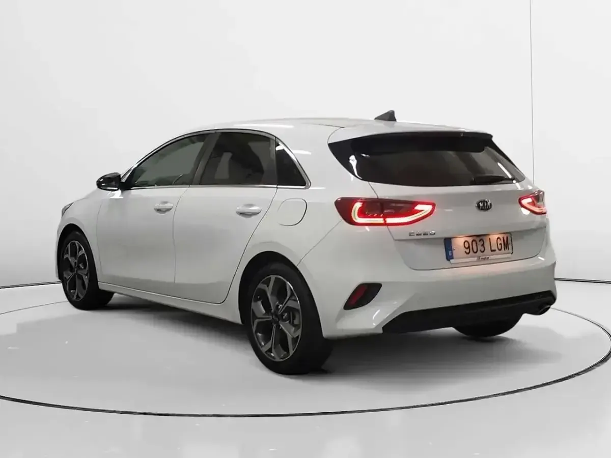 Usado Kia Ceed 101 CV (74 kW) 2020 Blanco Utilitario