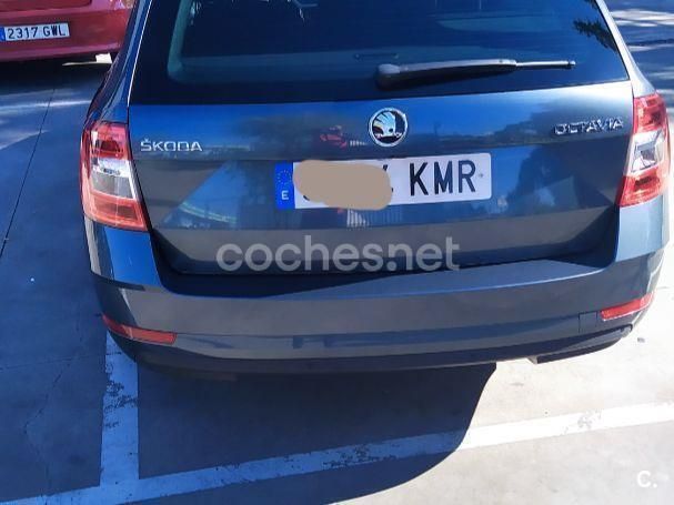 Gris / plata Usado 2018 Skoda Octavia Ambition Familiar | 10.500 € (Super precio) - Imagen 1/4