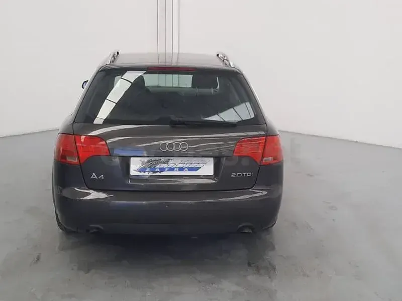 Usado Audi A4 Premium 140 CV (102 kW) 2006 Gris / plata Familiar