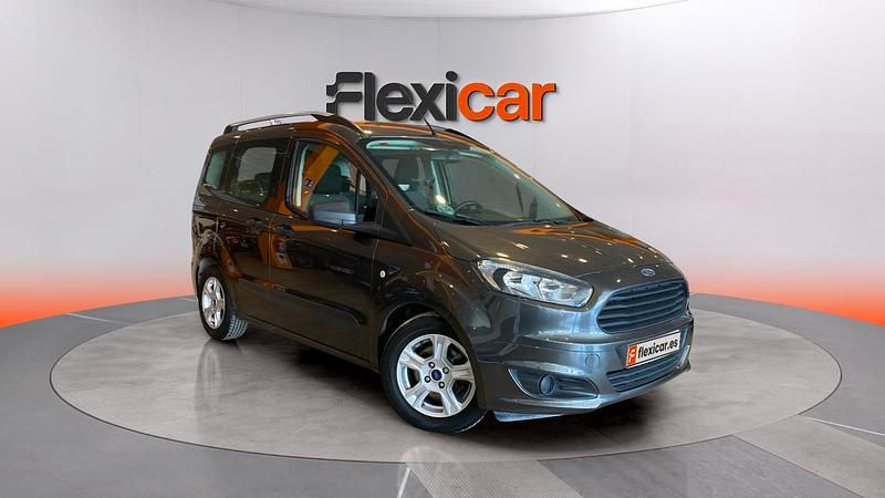 Usado Ford Tourneo Courier Ambiente 100 CV (73 kW) 2017 Beige Monovolumen