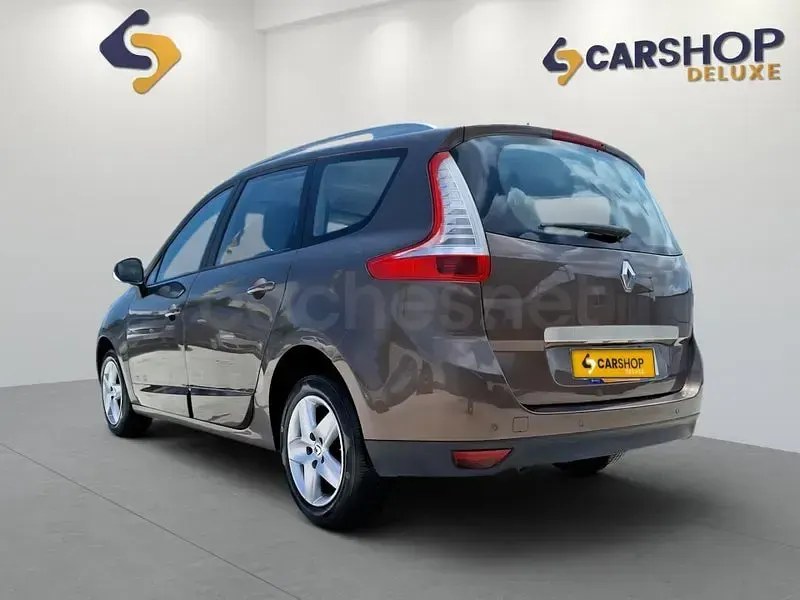 Usado Renault Scénic Bose Edition 110 CV (80 kW) 2016 Marrón Monovolumen