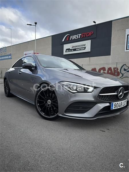 Gris / plata Usado 2020 Mercedes CLA180 Berlina | 28.990 € (Precio justo) - Imagen 1/4