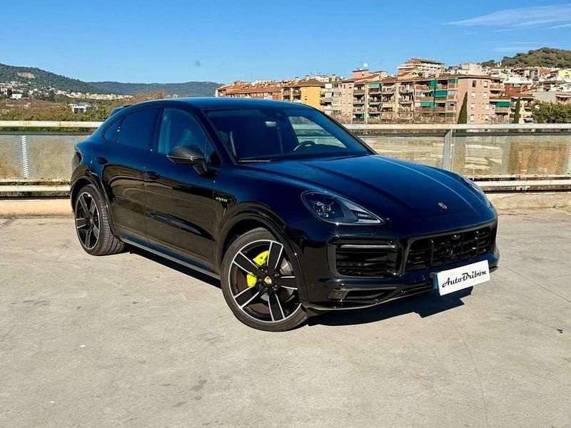 Usado Porsche Cayenne E-Hybrid Platinum Edition 462 CV (339 kW) 2023 Negro SUV