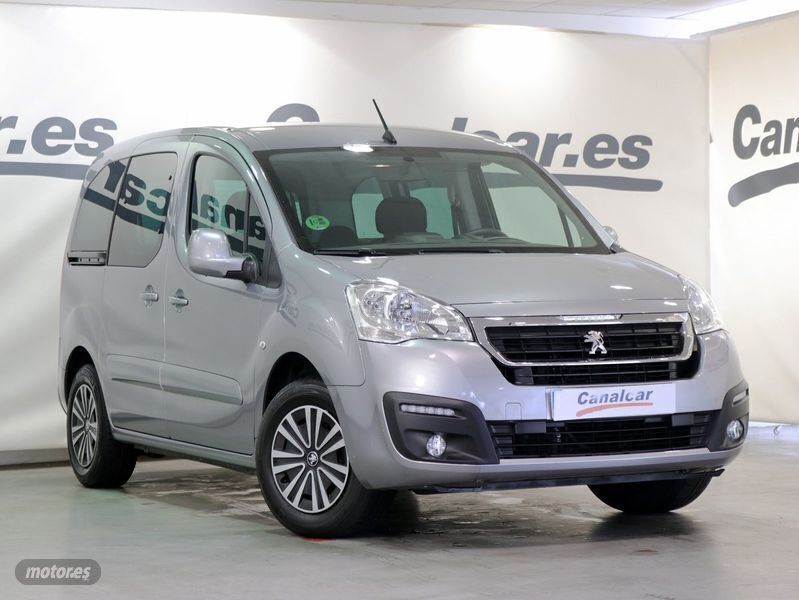 Usado Peugeot Partner Tepee Active 100 CV (73 kW) 2018 Gris Monovolumen