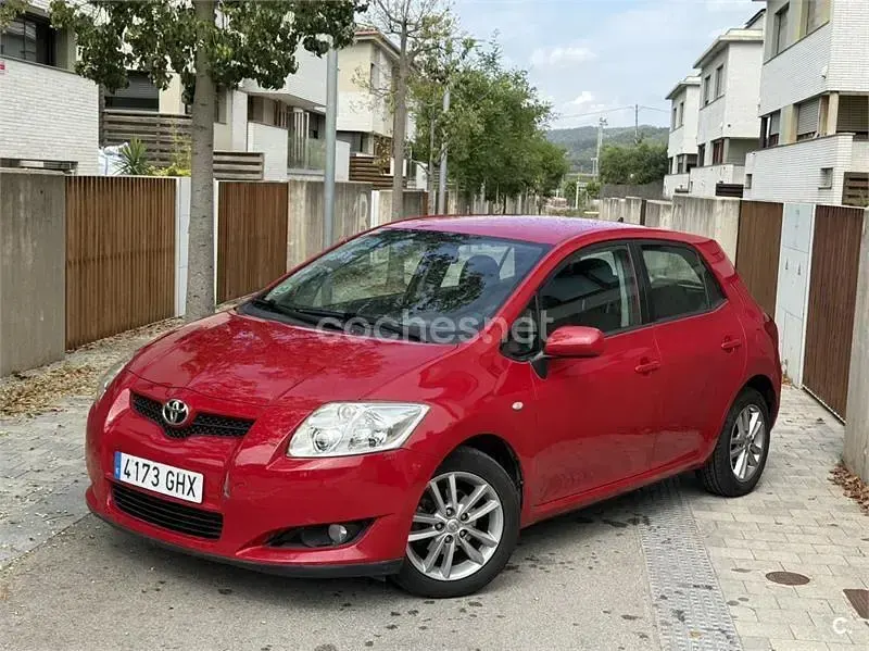 Usado Toyota Auris Luna 90 CV (66 kW) 2008 Rojo Utilitario