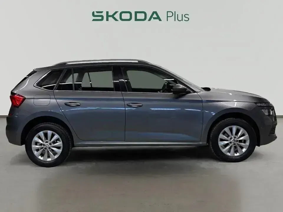 Usado Skoda Kamiq Ambition 110 CV (80 kW) 2021 Gris SUV