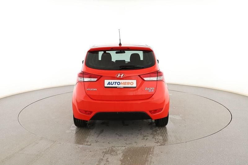 Usado Hyundai ix20 Comfort 115 CV (84 kW) 2014 Rojo Utilitario